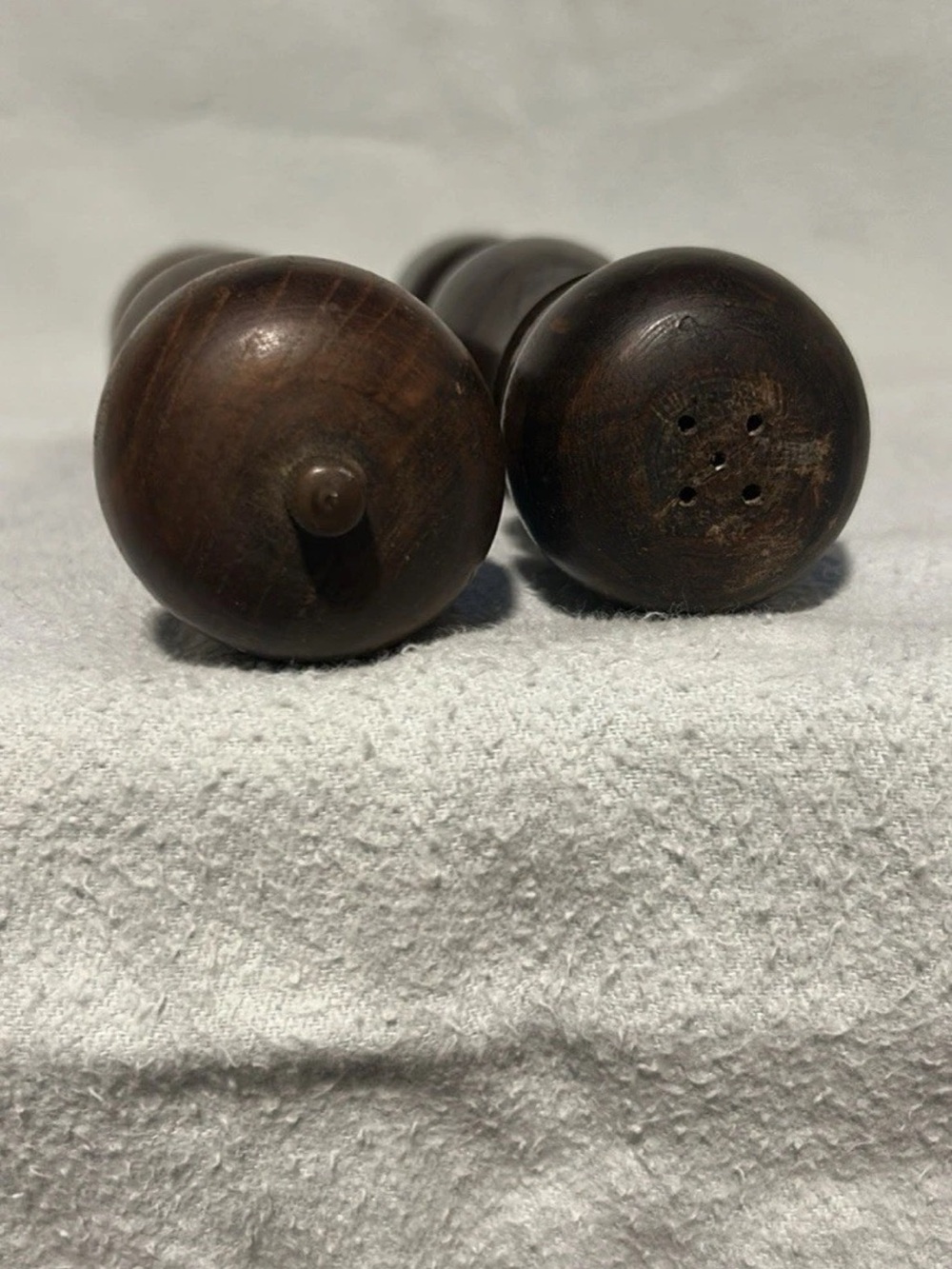 Vintage Dark Brown Turned Wooden Salt and Pepper Mills - Picture 4 of 4